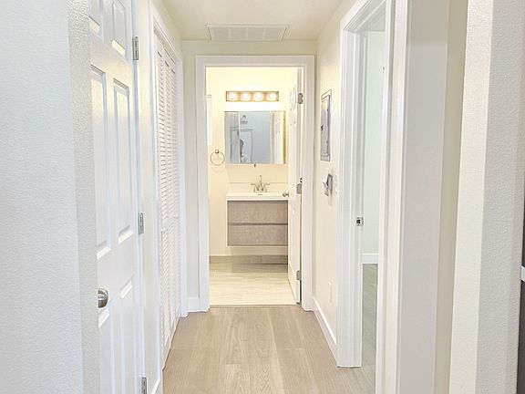 5th image of 712 W Slauson Ave #4