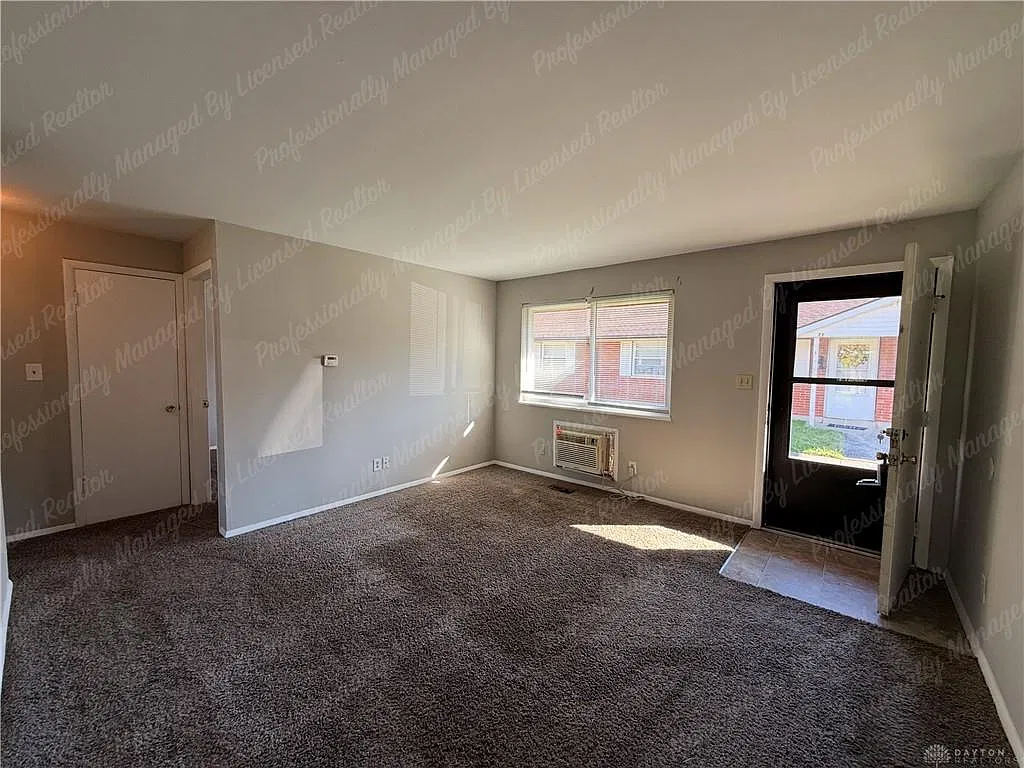 2 bed, 1.0 bath, $925 — Photo 3