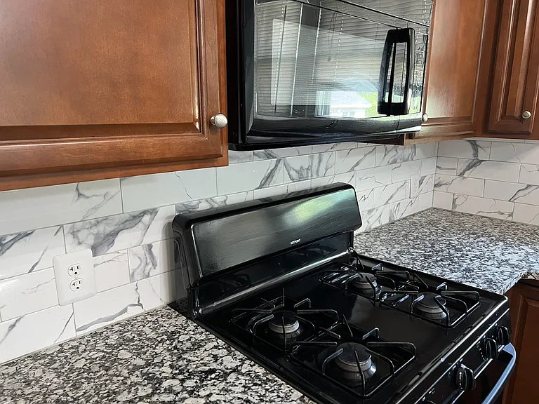 2321 Hawthorne Ave — Photo 9