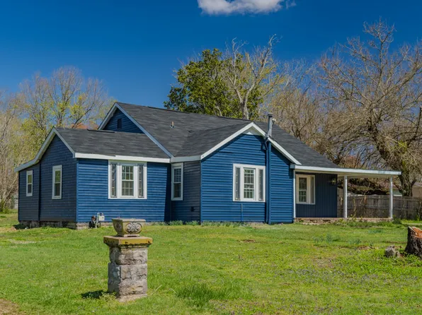 633 Smith Ave, Hohenwald, TN 38462