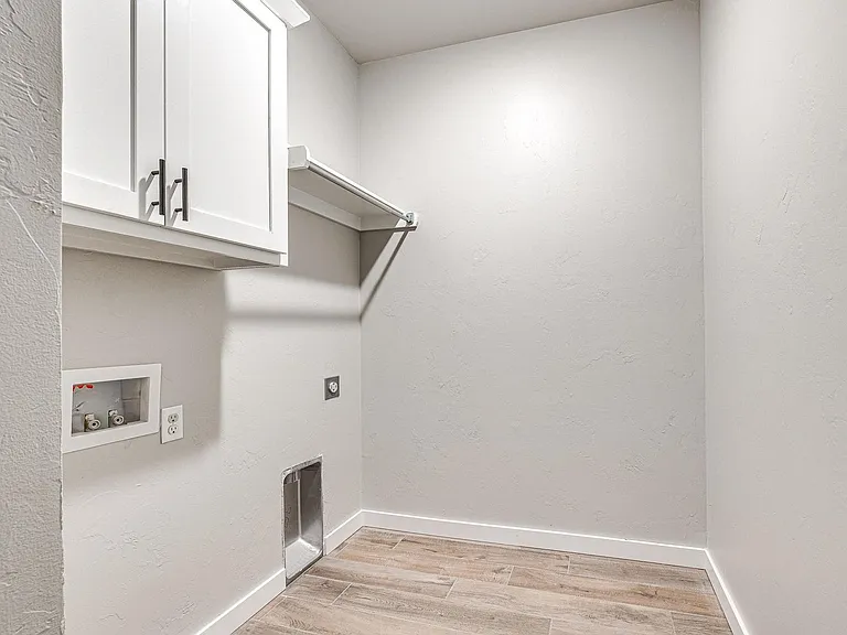 109 Carlow Way — Photo 45
