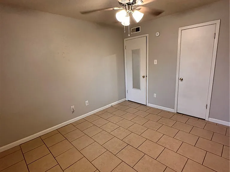 1608 Anderson St — Photo 8