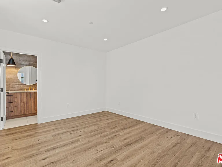 5536 Tova Rd — Photo 10
