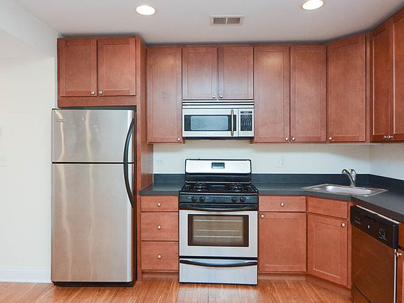 3rd image of 2836 N Albany Ave #I