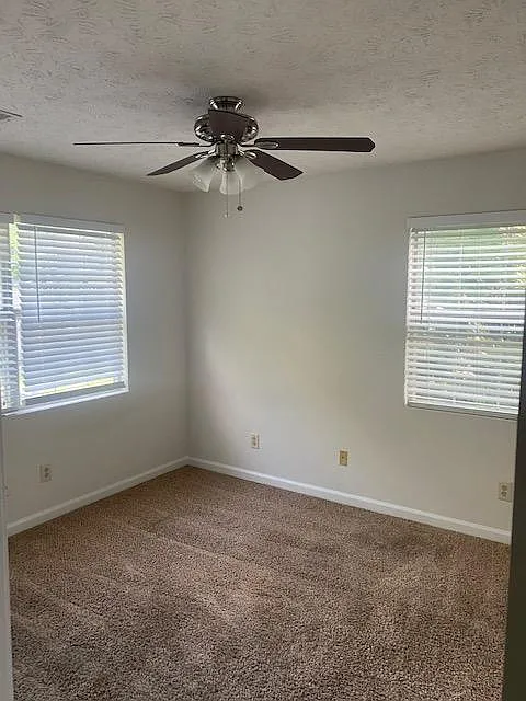 6 bed, 3000 sqft, $900 — Photo 1