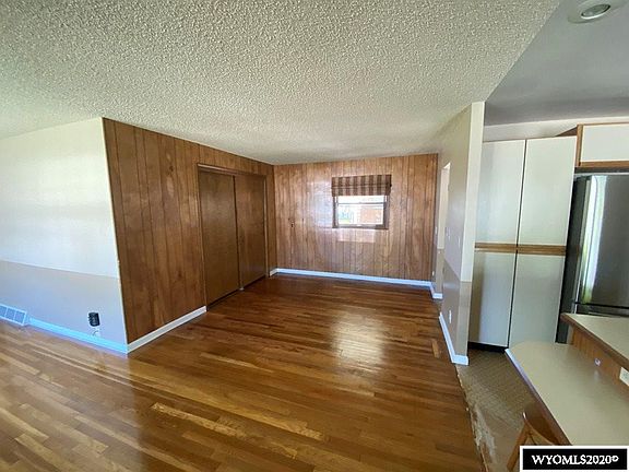 3rd image of 526 N 15th St E