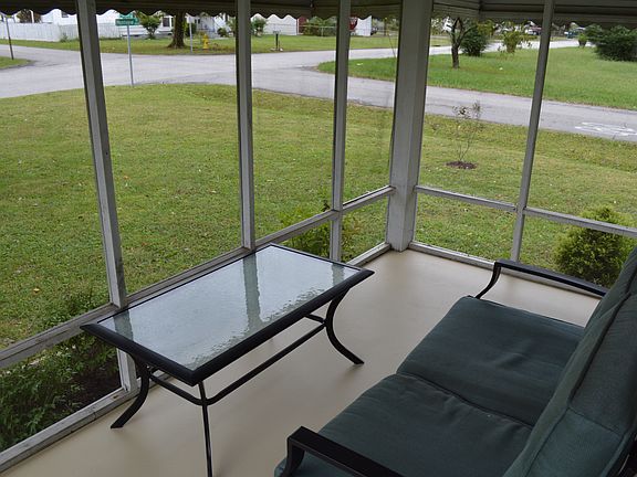 4th image of 4601 Montview Dr