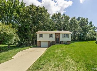 410 Saint Anthony Dr, Godfrey, IL 62035