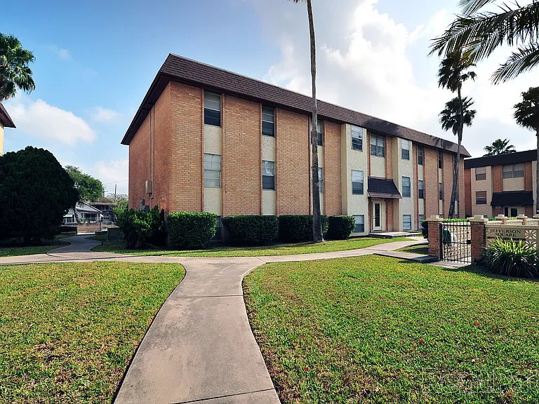 Jefferson Square Apartments — Photo 25