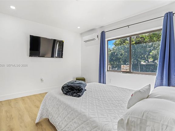 4th image of 1040 NW 35th St #1040