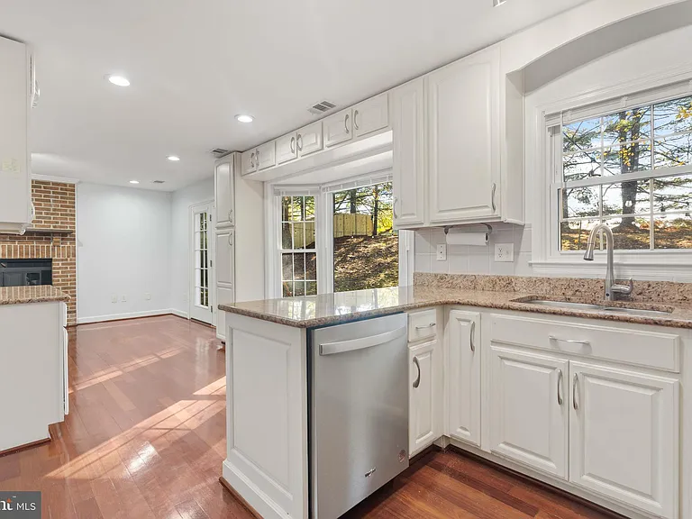 2621 John Milton Dr — Photo 12