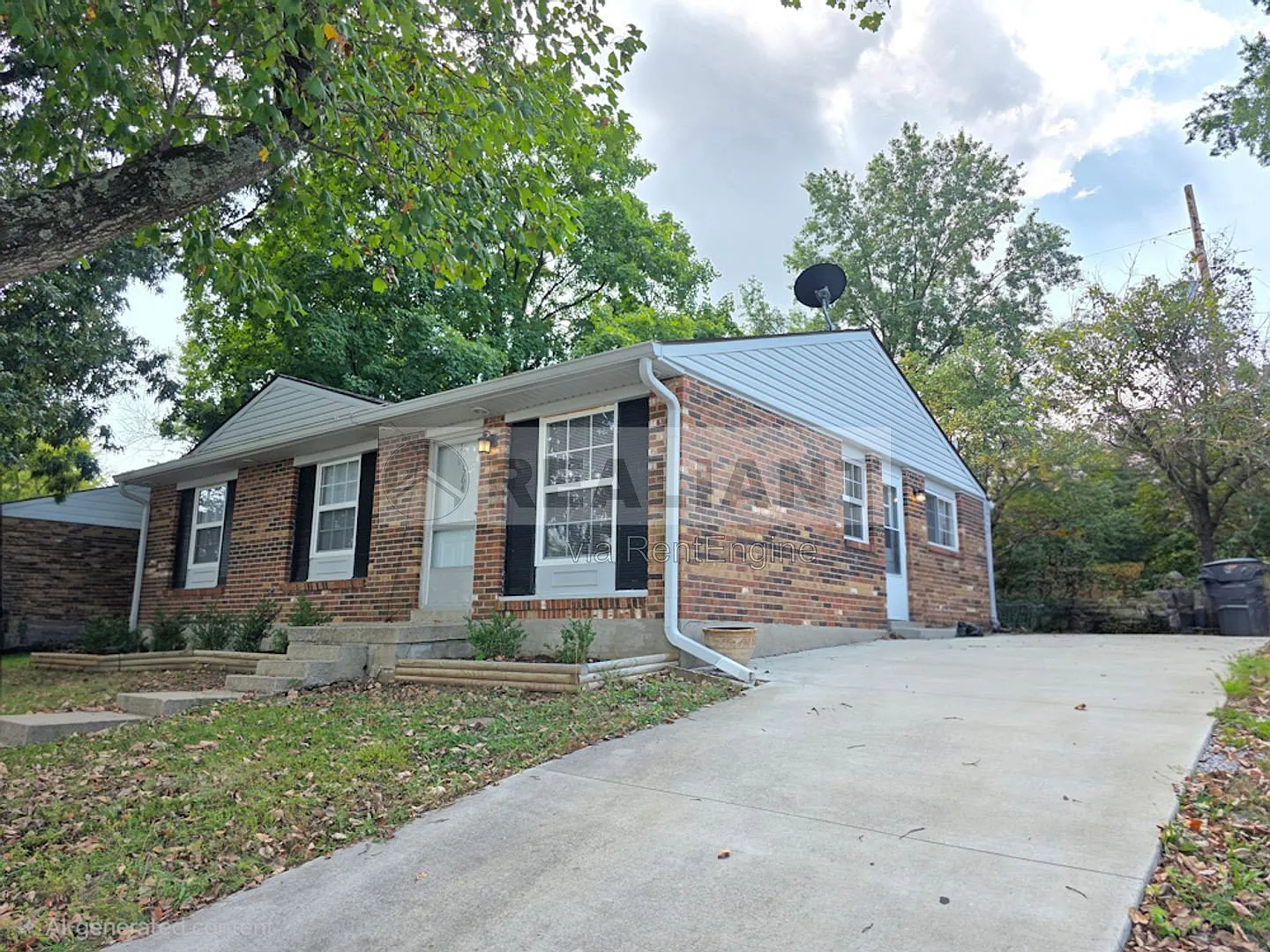 4 bed, 2.0 bath, 1162 sqft, $1,950 — Photo 2