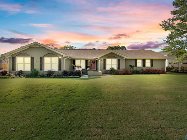 405 Forestdale Ave, Albertville, AL 35950