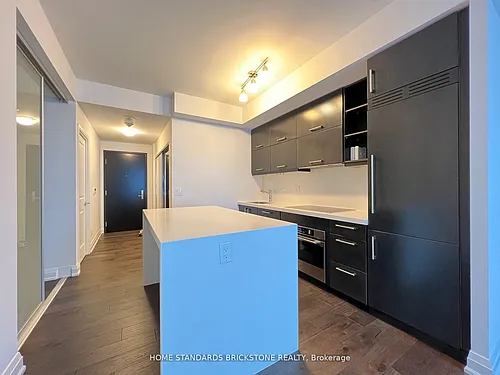 1080 Bay St Photo 1