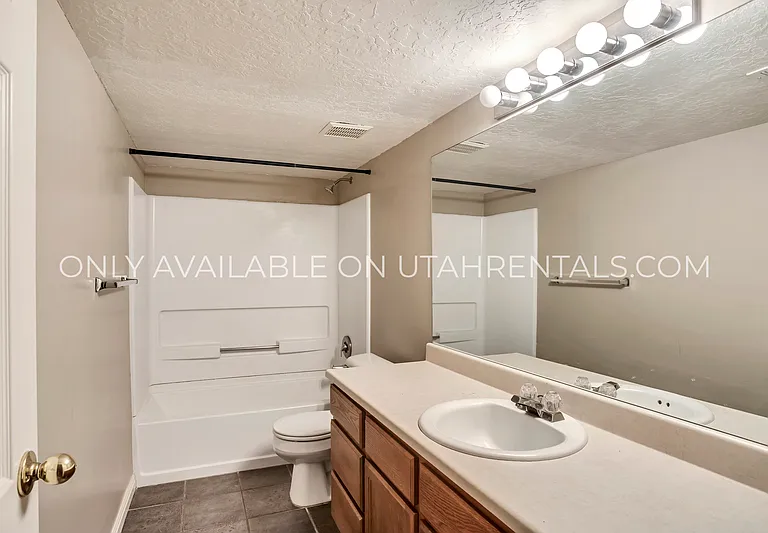1346 S 1440 E — Photo 15