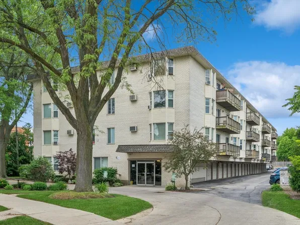 8232 Niles Center Rd APT 214, Skokie, IL 60077
