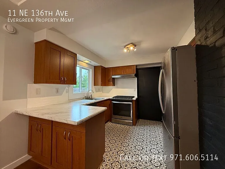 11 NE 136th Ave — Photo 8