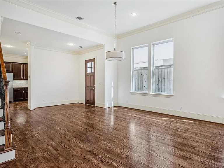 1407 Knox St — Photo 7