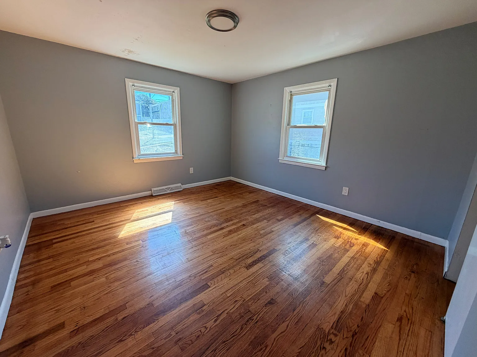 3 bed, $1,950 — Photo 3