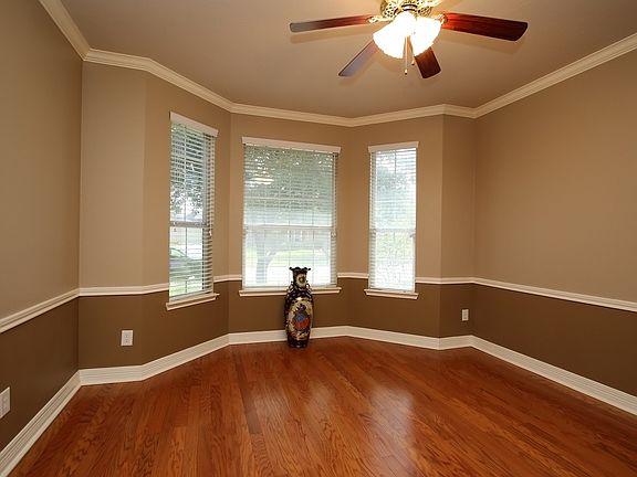 3rd image of 2610 Stonebury Ln