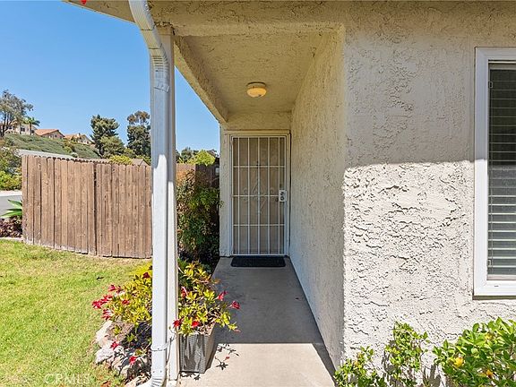 3rd image of 784 Hillcrest Dr