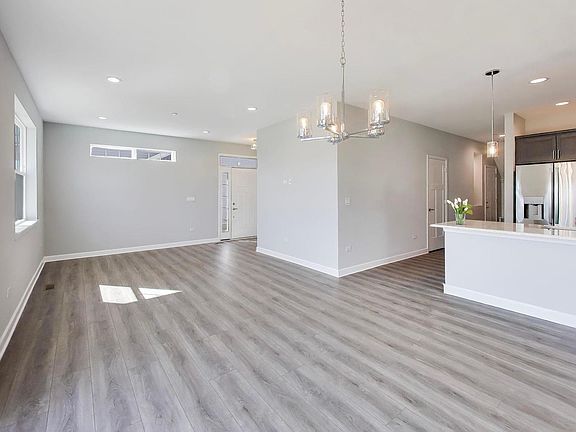 3rd image of 377 Masters Dr