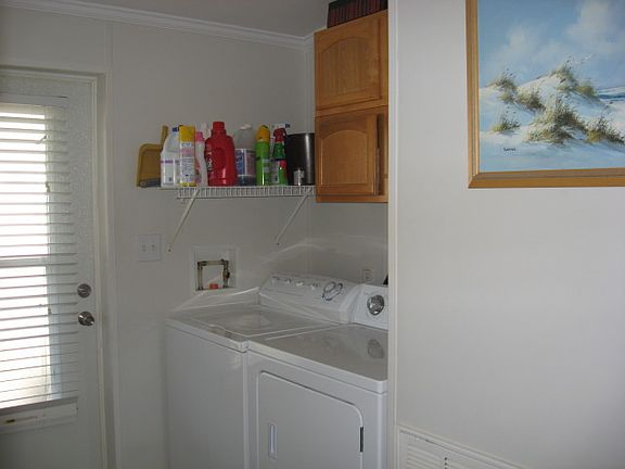 3rd image of 6510 Lakewood Dr Unit A