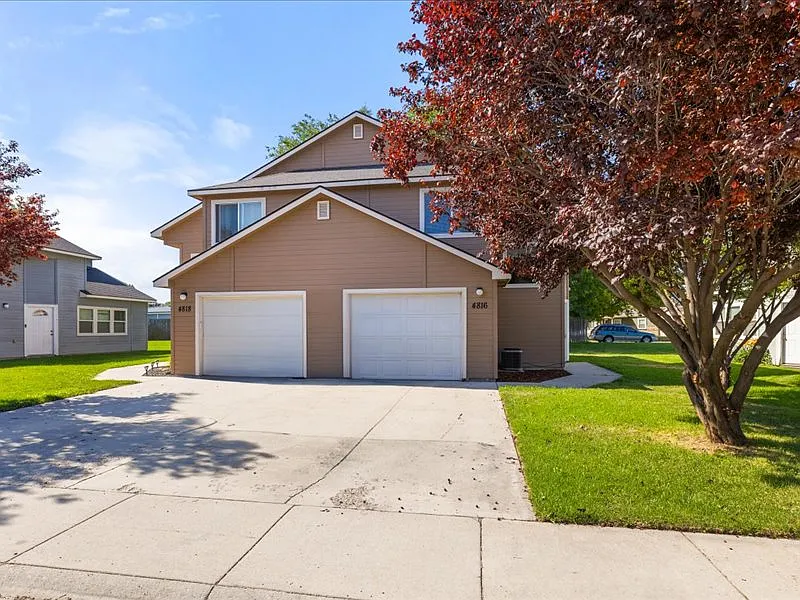 2 bed, 1.5 bath, 938 sqft, $1,575 — Photo 2