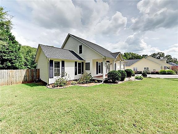 2nd image of 826 Tranquil Knoll Ln
