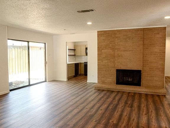 2nd image of 2818 Chariot Ln