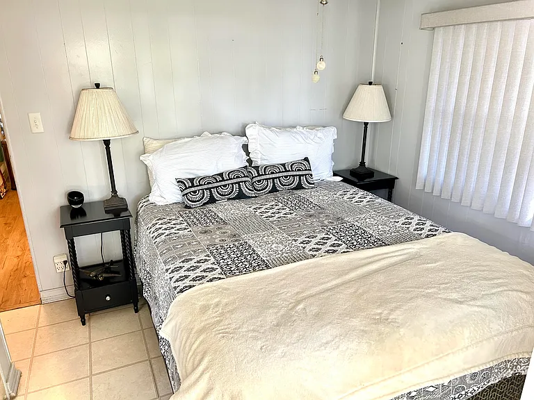 425 E Bougainvillea Dr — Photo 35