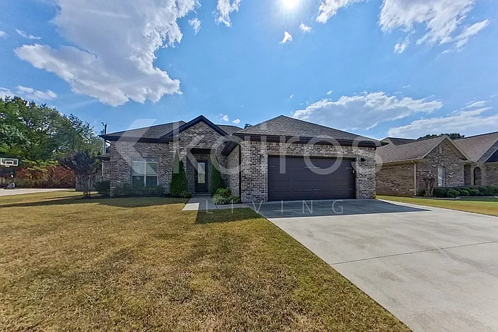 108 Kamarie Ln — Photo 1