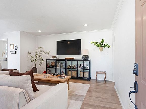 5th image of 6109 Coyle Ave