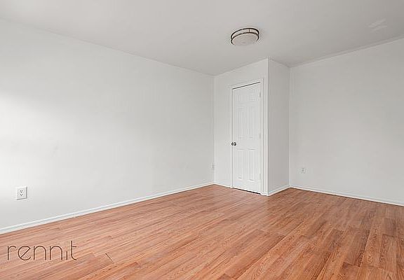 5th image of 726 Lafayette Ave #4B