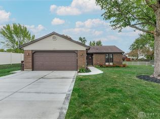 881 Sunset Dr, Englewood, OH 45322