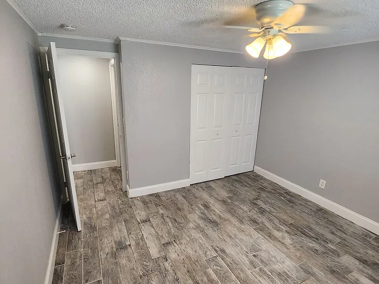Strawberry Place Apartments — Photo 6