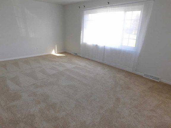 4th image of 700 Adria Ct
