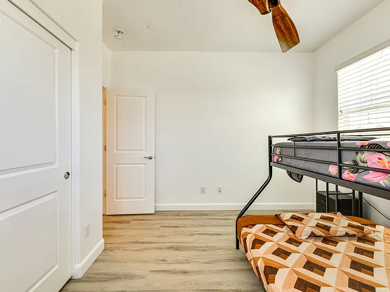564 E Marcello Ave — Photo 22