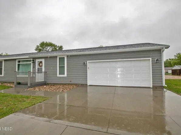 409 8th St NW, Watertown, SD 57201