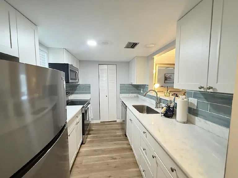 464 N Paula Dr #301 — Photo 5