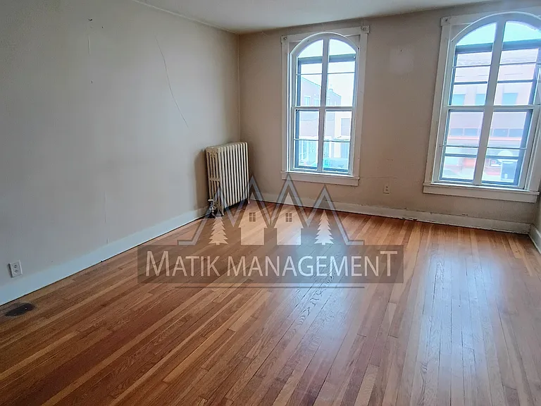 143 Main St W #1/2 — Photo 3