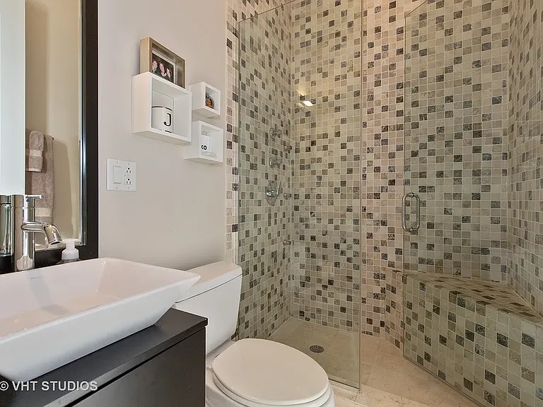 2429 W Cortez St #3 — Photo 8