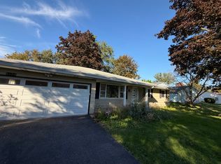 102 Goethals Dr, Rochester, NY 14616