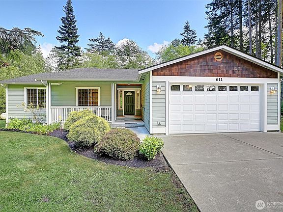 5th image of 611 SW Camano Drive