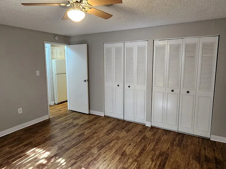 Crestview Apartments — Photo 5