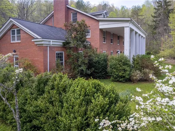 1691 N Country Club Dr, Cullowhee, NC 28723