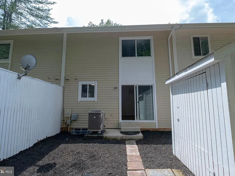 14435 Pebble Hill Ln S — Photo 39