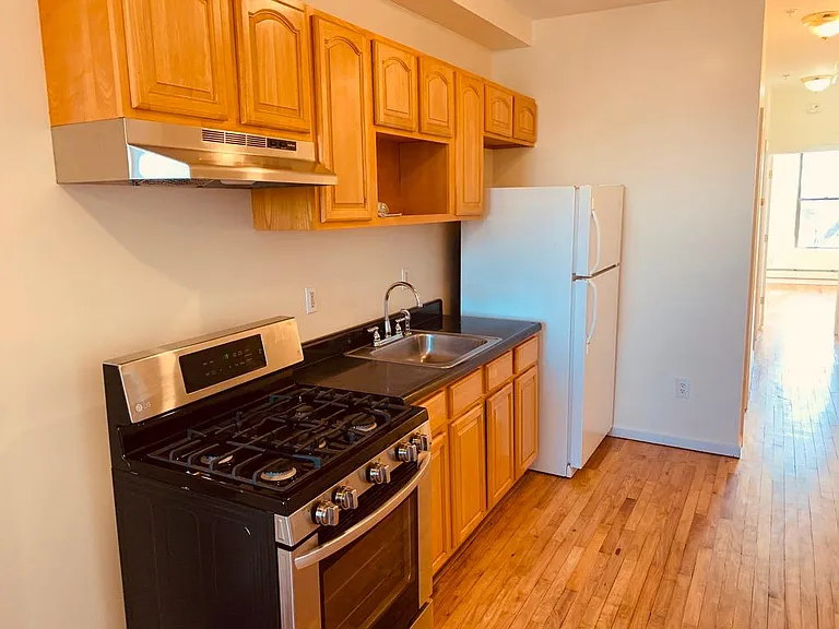 450 Grand St #R2 — Photo 6