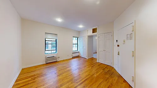 300 1/2 E 65th St #4 Photo 1