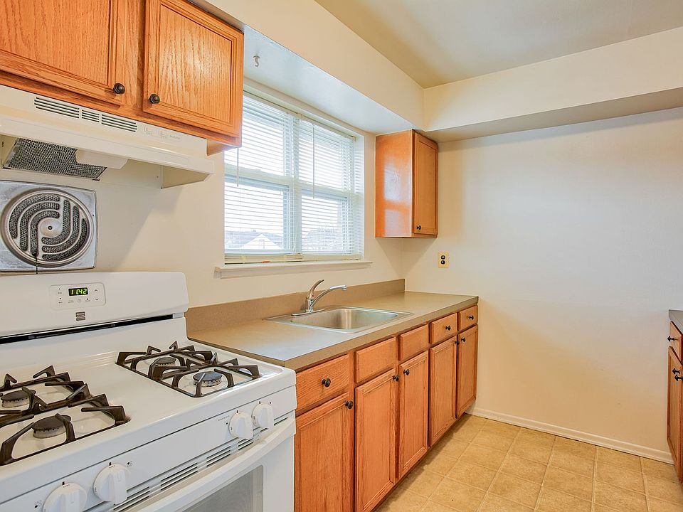 1st image of 11 Massey St #4
